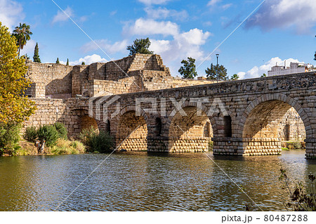 Puente Romano, the Roman Bridge in Merida with the Alcazaba, Extremadura, Spain Puente Romano, the Roman Bridge in Merida with the Alcazaba, Extremadura, Spain 80487288