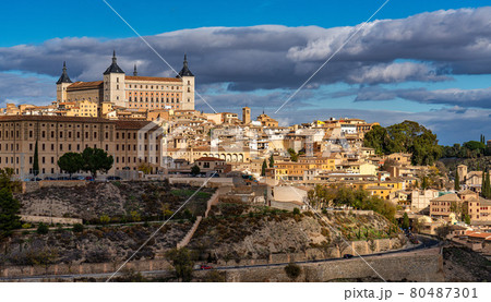 Toledo, Spain. Old city with its Royal Palace over the Tagus River sinuosity 80487301
