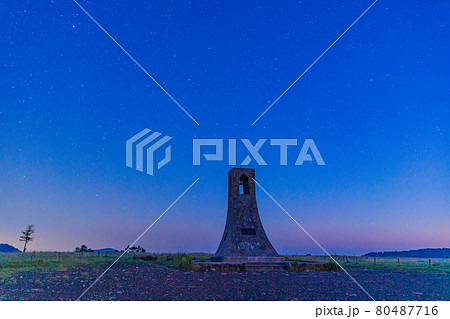 （長野県）星空の美ヶ原高原　美しの塔 80487716