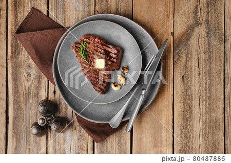 Top view of beef steak on a plate 80487886