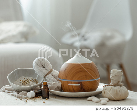 Spa composition with air humidifier and essential oils. 80491879