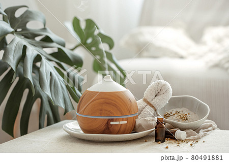 Spa composition with air humidifier and essential oils. 80491881