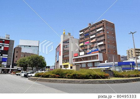 千葉市 稲毛駅東口の街並み 80495333