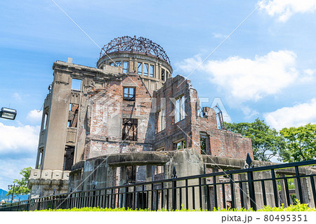 夏の原爆ドーム　広島県広島市 80495351