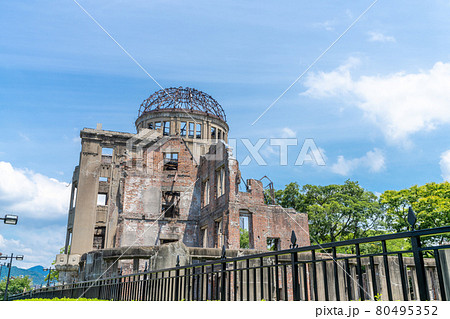 夏の原爆ドーム 広島県広島市の写真素材