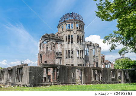 夏の原爆ドーム　広島県広島市 80495363