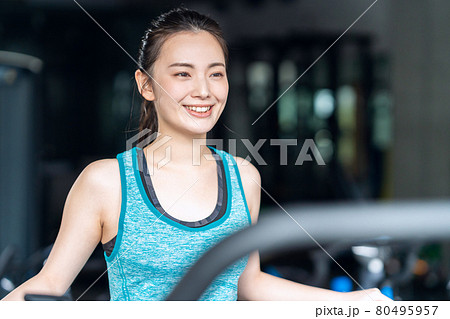 フィットネス　スポーツジム　ランニング　トレーニング　エクササイズ 80495957