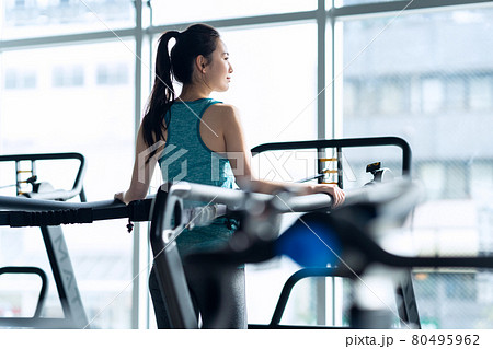 フィットネス スポーツジム ランニング トレーニング エクササイズ フィットネス スポーツジム ランニング トレーニング エクササイズ 80495962