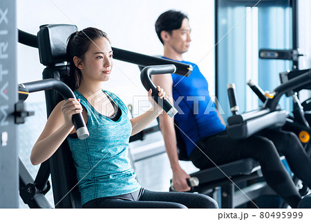 フィットネス　スポーツジム　筋トレ　トレーニング　エクササイズ 80495999