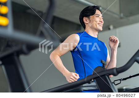 フィットネス　スポーツジム　トレーニング　エクササイズ 80496027