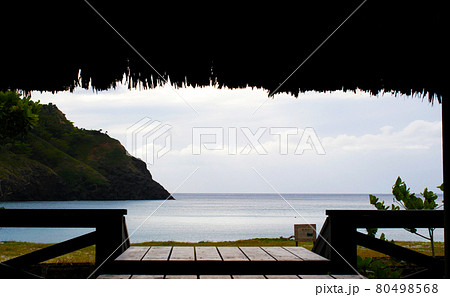 小笠原父島の小港海岸にある海の小屋 小笠原父島の小港海岸にある海の小屋 80498568