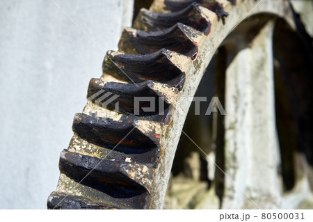 Gear, part of a gear system for regulation and control of a weir at the mouth of the river Oker into the river Aller in Mueden, Germany. Gear, part of a gear system for regulation and control of a weir at the mouth of the river Oker into the river Aller in Mueden, Germany. 80500031