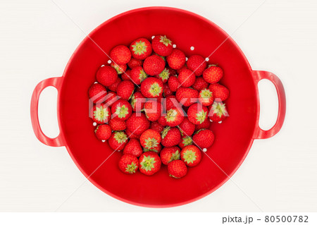 Fresh strawberry in a red plate top view Fresh strawberry in a red plate top view 80500782