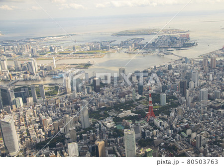 ヘリコプターより東京湾を臨む【空撮】 ヘリコプターより東京湾を臨む【空撮】 80503763