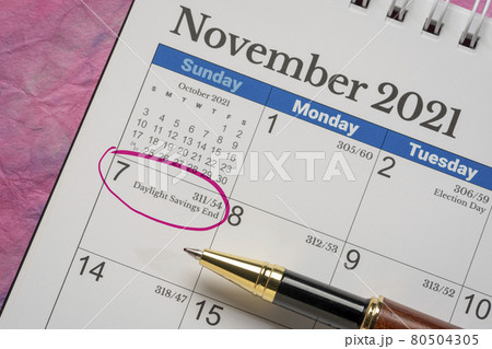 November 2021 - desktop calendar with the end of daylight saving time November 2021 - desktop calendar with the end of daylight saving time 80504305