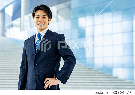 若い男性のビジネスイメージ 80504572