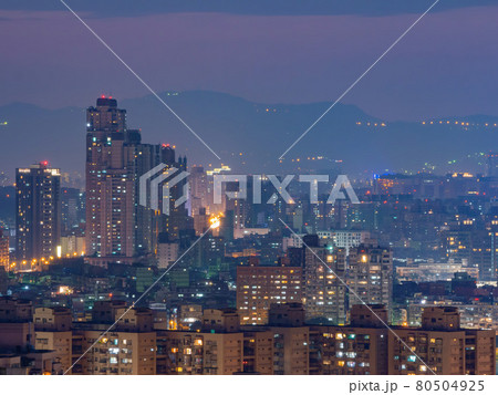 Sunset high angle view of the Jingmei area 80504925