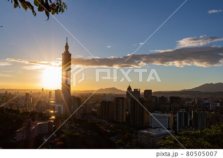 Sunset high angle view of the Xinyi District 80505007