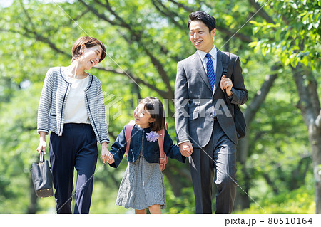 家族 入学式 小学生 80510164