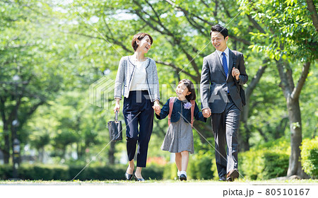 家族 入学式 小学生 80510167