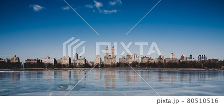 New York City, Central Park with Jacqueline Kennedy Onassis Reservoir. 80510516