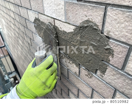 左官ごてで目地埋め 左官ごてで目地埋め 80510982