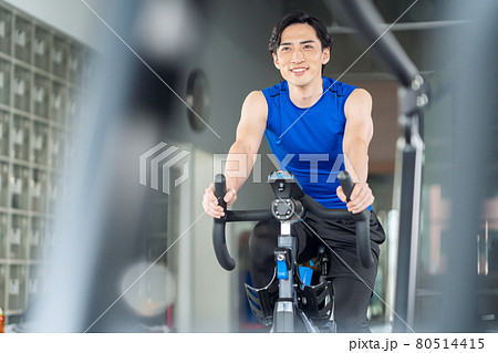 フィットネス スポーツジム エアロバイク トレーニング エクササイズ フィットネス スポーツジム エアロバイク トレーニング エクササイズ 80514415