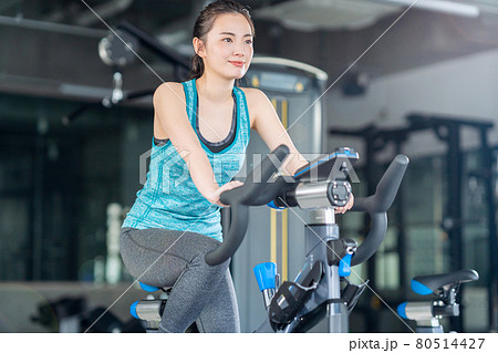 フィットネス スポーツジム エアロバイク トレーニング エクササイズ フィットネス スポーツジム エアロバイク トレーニング エクササイズ 80514427