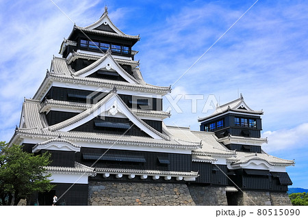 【熊本県】完全復旧した熊本城大天守と小天守 80515090