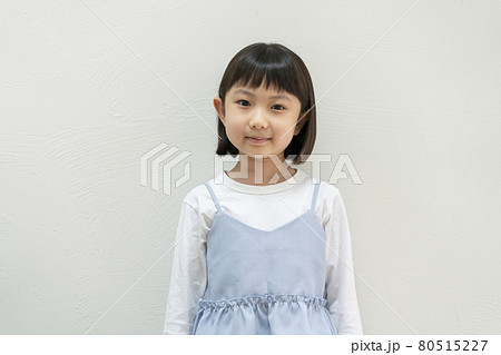 8歳の女の子 カメラ目線 ポートレート 8歳の女の子 カメラ目線 ポートレート 80515227
