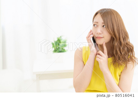 スマートフォン 20代 女性 スマートフォン 20代 女性 80516041