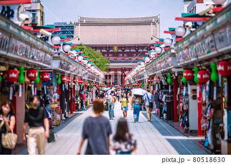 日本の東京都市景観 3千超…4度目宣言下、遂に東京3177人。お昼前で人が少ない＝7月28日、浅草寺 80518630