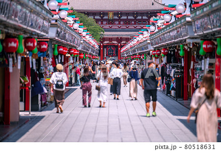 日本の東京都市景観 3千超…4度目宣言下、遂に東京3177人。お昼前で人が少ない=7月28日、浅草寺 日本の東京都市景観 3千超…4度目宣言下、遂に東京3177人。お昼前で人が少ない=7月28日、浅草寺 80518631