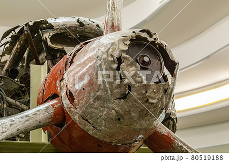 引き上げられた戦闘機 80519188