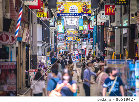 日本の東京都市景観 3千超…4度目宣言下、遂に東京3177人。浅草新仲見世は多くの人出=7月28日 日本の東京都市景観 3千超…4度目宣言下、遂に東京3177人。浅草新仲見世は多くの人出=7月28日 80519427