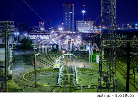 名古屋市　夜の名古屋車両区の転車台 80519658