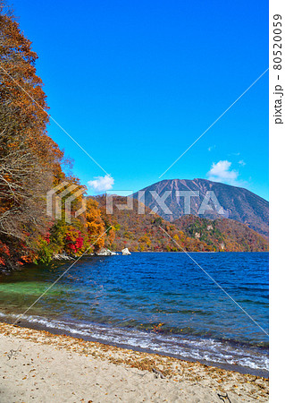 秋 中禅寺湖 男体山 秋 中禅寺湖 男体山 80520059