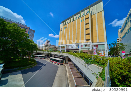 川崎市麻生区 新百合ヶ丘駅南口ロータリーと周辺の街並み(上麻生1丁目) 川崎市麻生区 新百合ヶ丘駅南口ロータリーと周辺の街並み(上麻生1丁目) 80520991