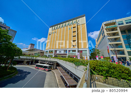 川崎市麻生区 新百合ヶ丘駅南口ロータリーと周辺の街並み(上麻生1丁目) 川崎市麻生区 新百合ヶ丘駅南口ロータリーと周辺の街並み(上麻生1丁目) 80520994