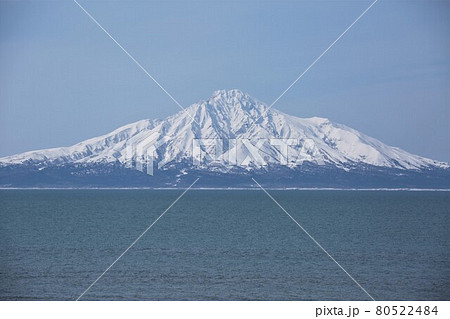 サロベツ原野から見た利尻富士（北海道稚内市） 80522484
