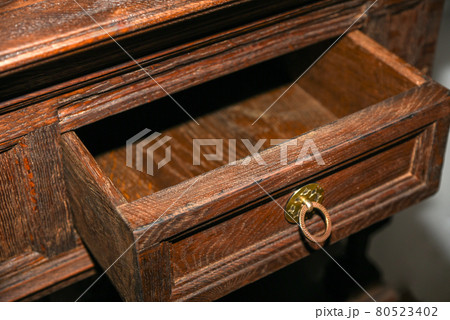 Extended shelf with wooden retro chest of drawers 80523402