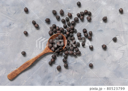 Black chickpea on wooden spoon top view 80523799