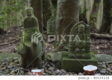 牛馬童子像　熊野古道中辺路（和歌山県田辺市中辺路町近露） 80524118