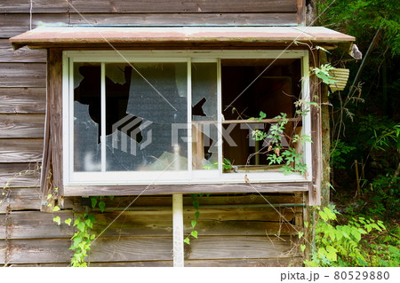 廃屋／割れ窓 80529880