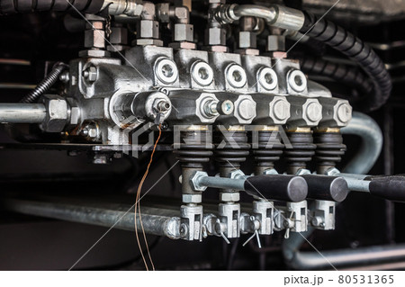 compressor control unit and actuators for lifting 80531365