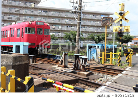 名鉄の珍百景 呼続駅北の陸閘門と踏切 80531818