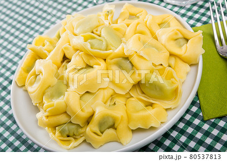 Tortelloni with ricotta cheese and spinach Tortelloni with ricotta cheese and spinach 80537813
