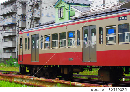 是政駅を出発する西武多摩川線 是政駅を出発する西武多摩川線 80539026