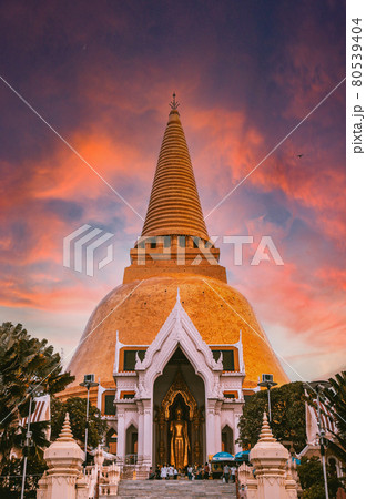 Wat Phra Pathom Chedi Ratchaworamahawihan or Wat Phra Pathommachedi Ratcha Wora Maha Wihan, in 80539404