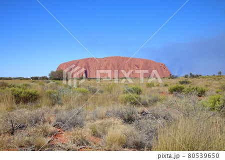 ウルル エアーズロック（オーストラリア） 80539650